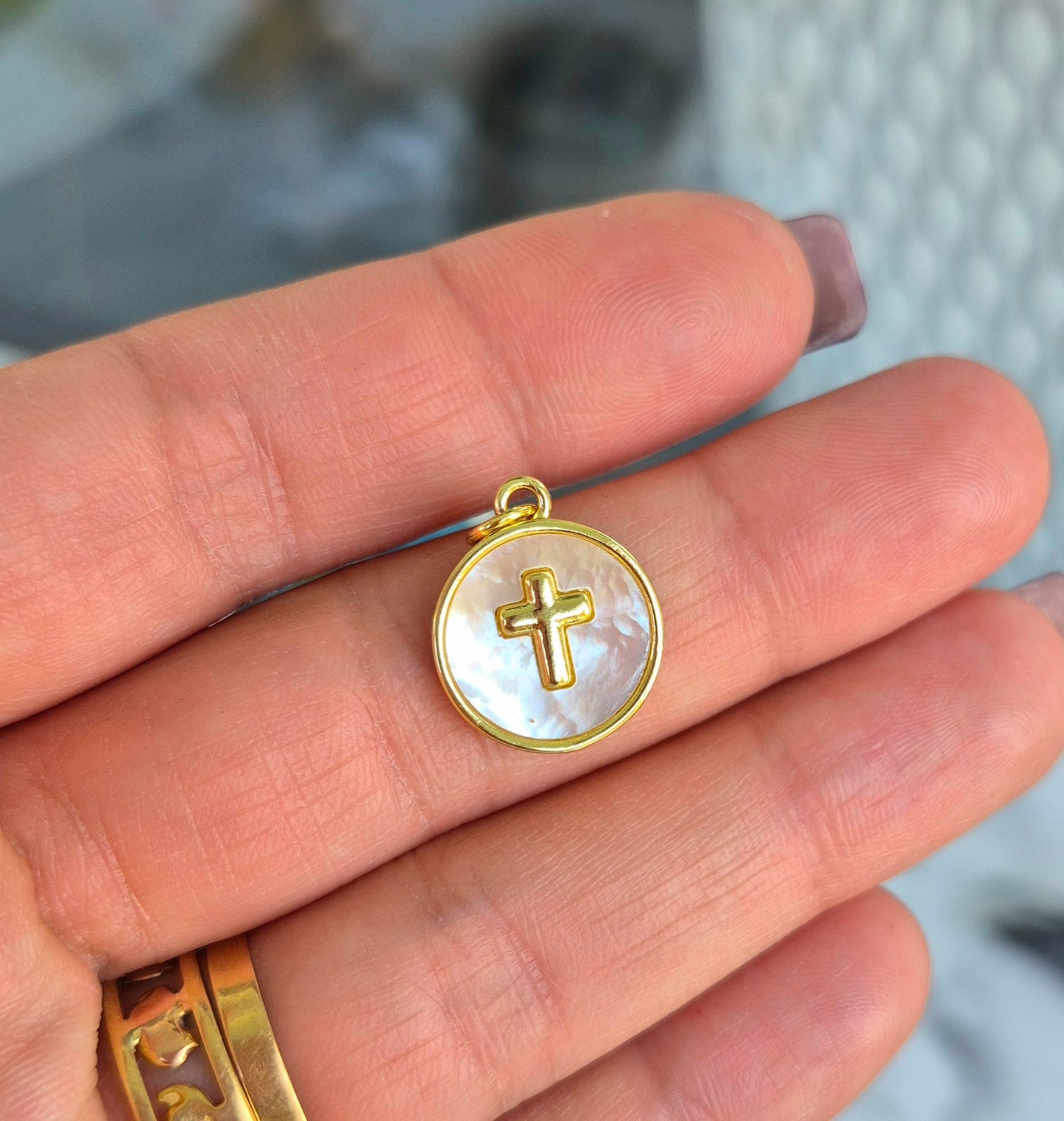 Medalla cruz de nácar