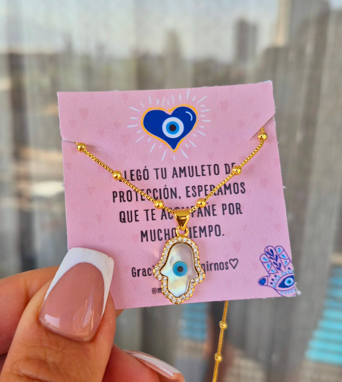 Cadenita mano de Fátima de nácar