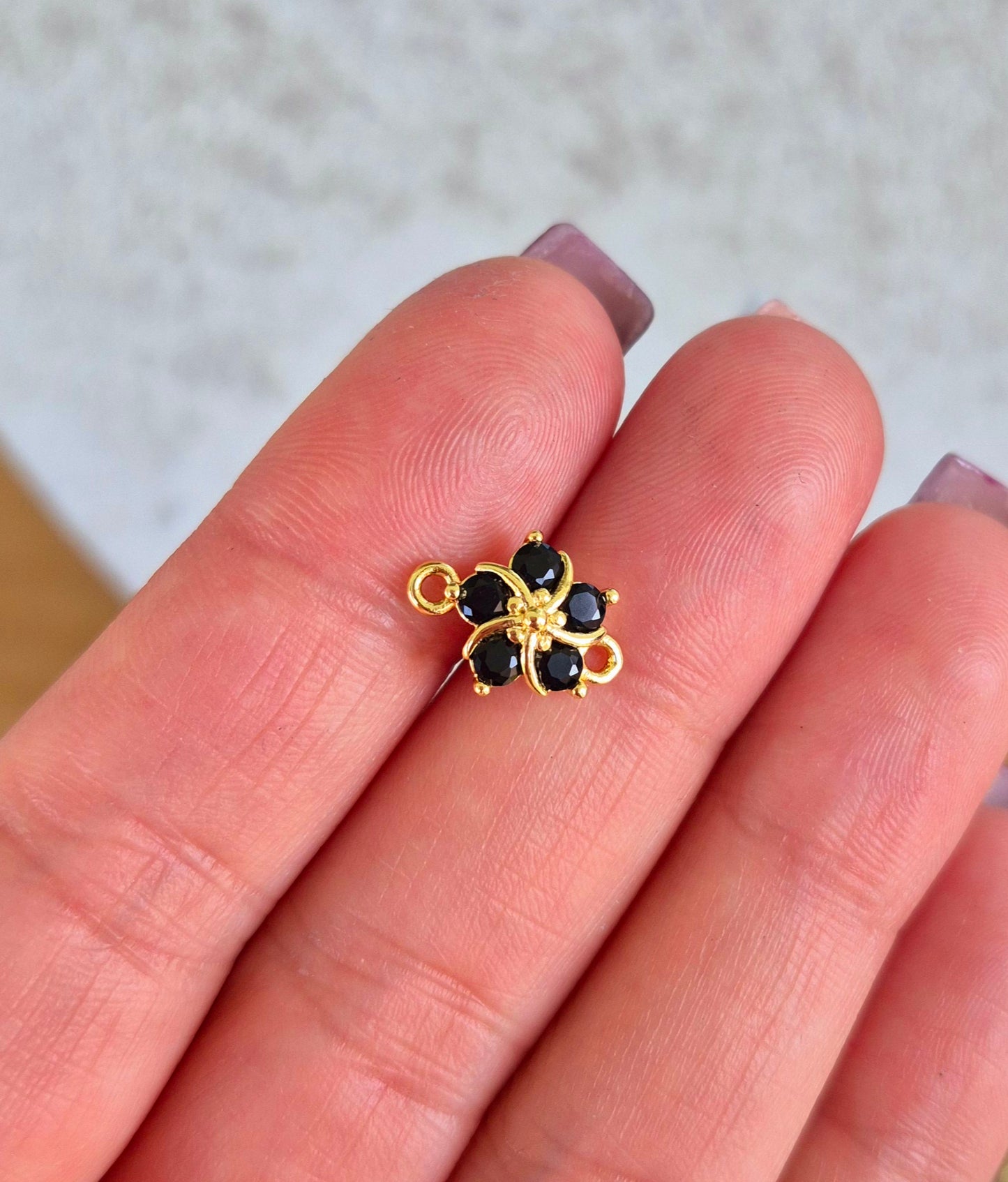 Flor conectora negro