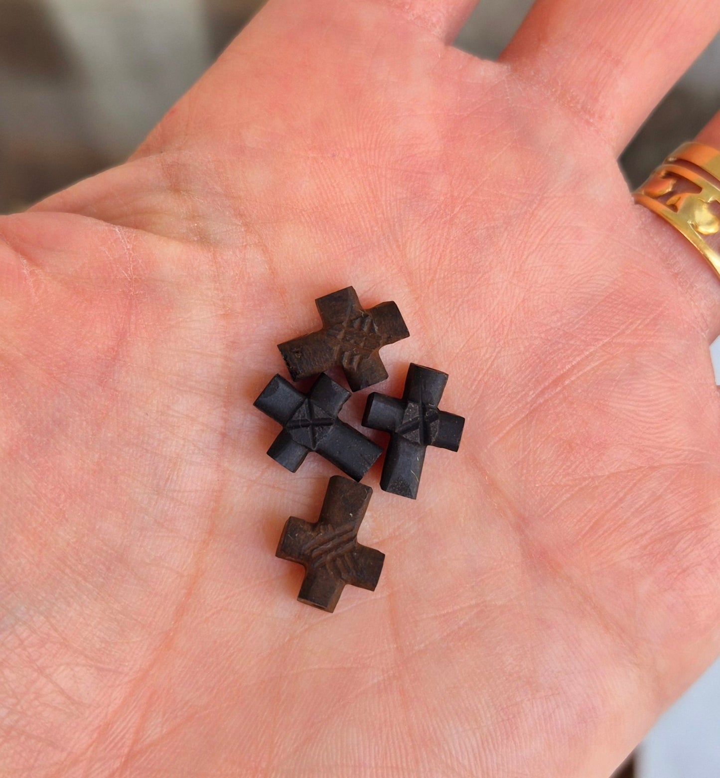 Cruz azabache pequeña