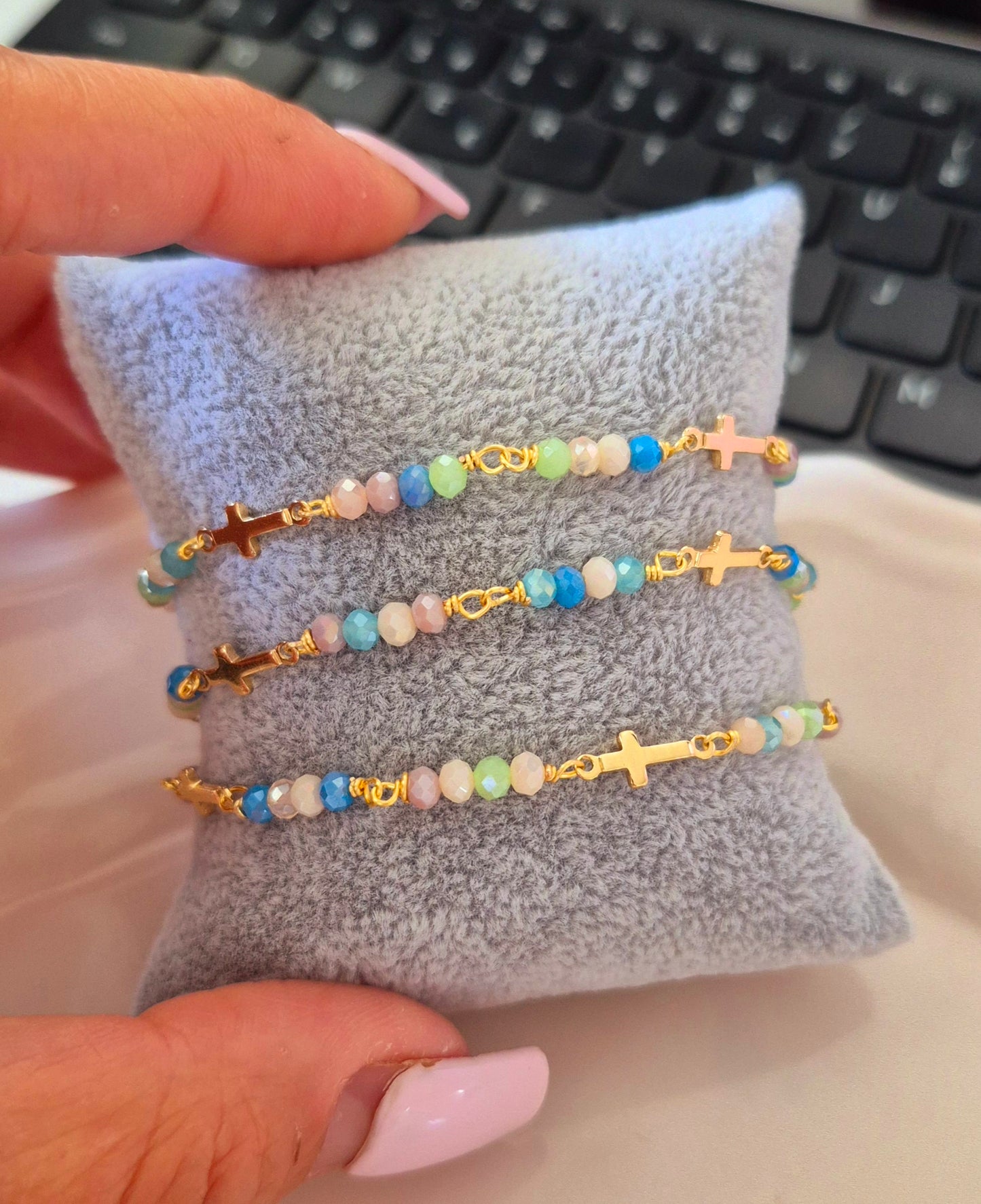 Pulsera cristales y cruces