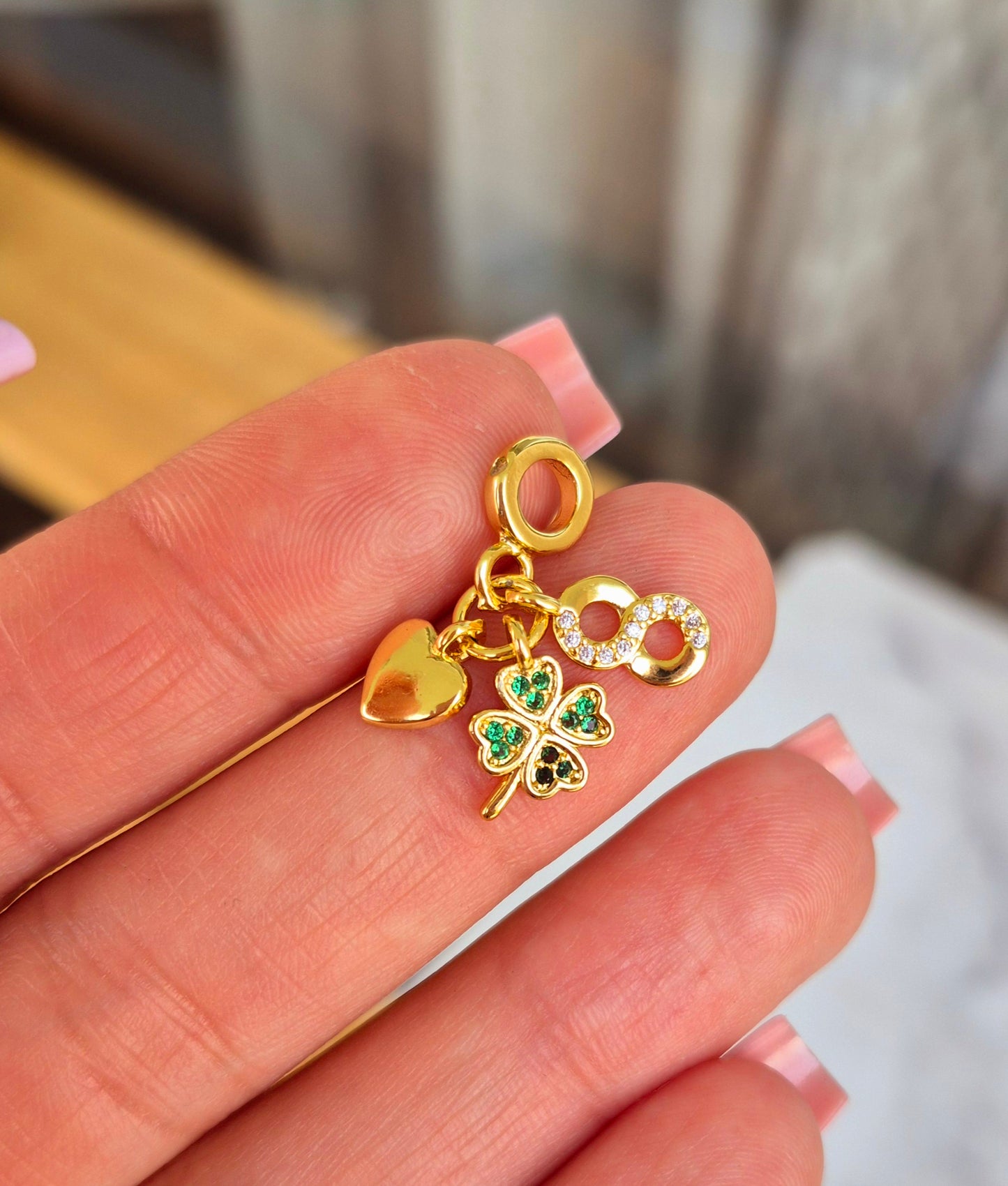 Charm infinito - trébol