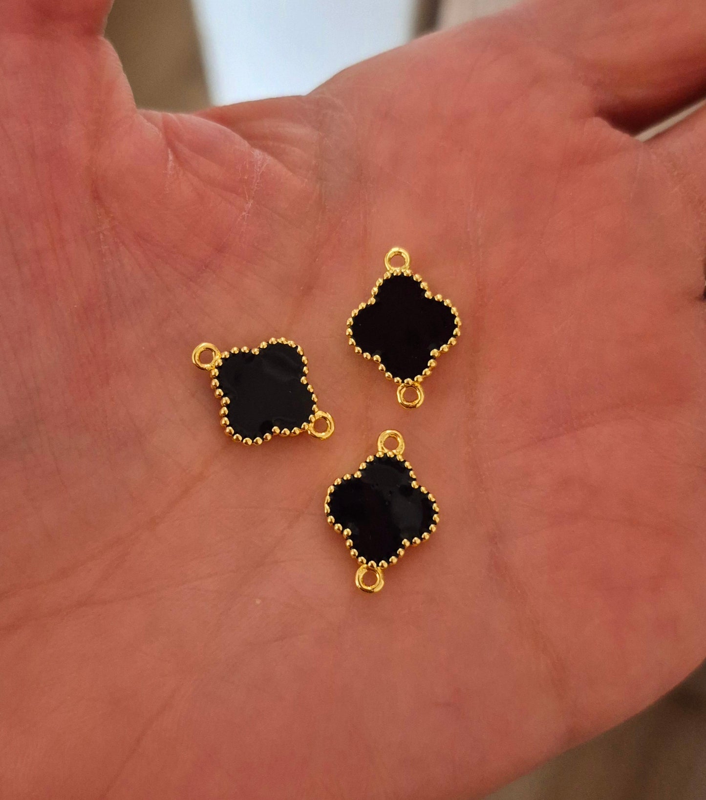 Trébol esmaltado negro conector