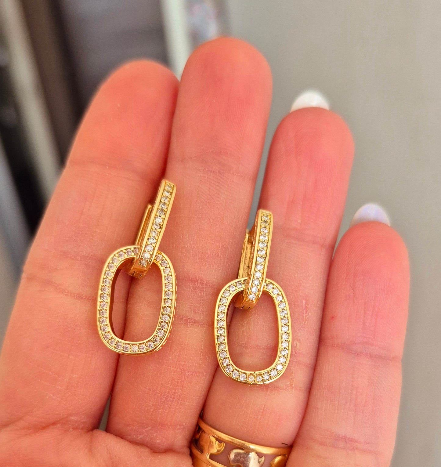 Huggie eslabon brillos