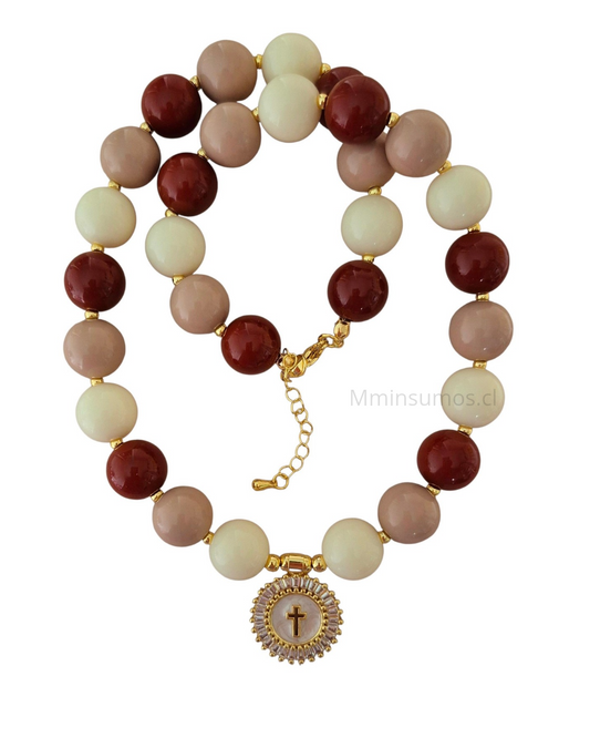 Collar chicle colores nude y medalla Cruz