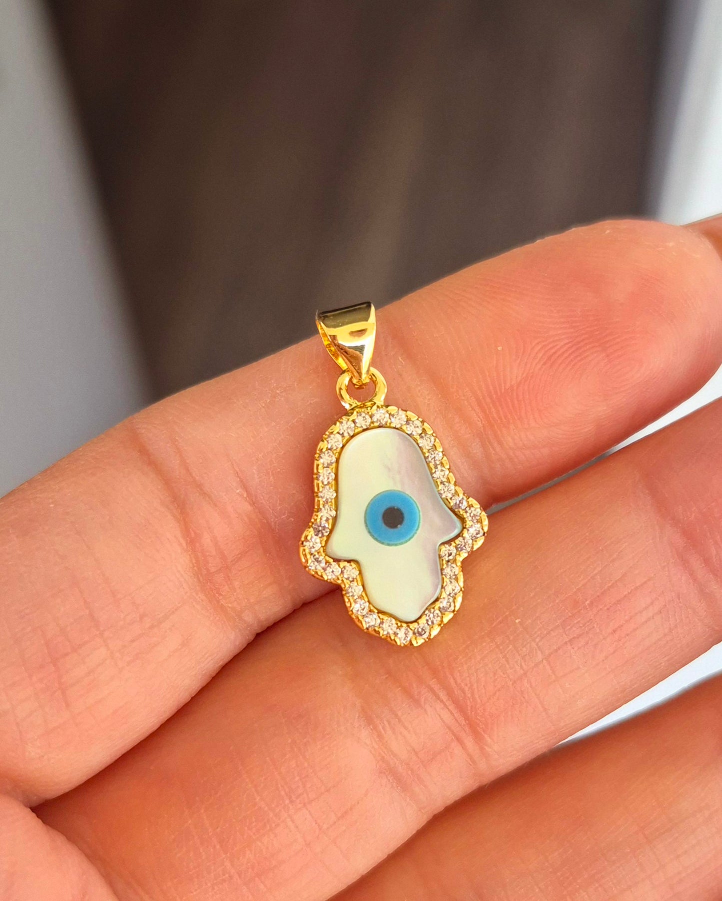 Mano de Fátima de nácar y circones