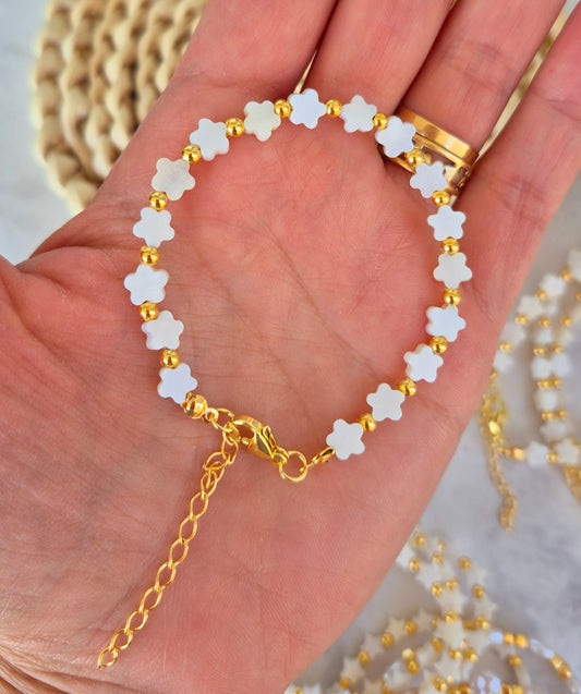 Pulsera florecitas de nácar
