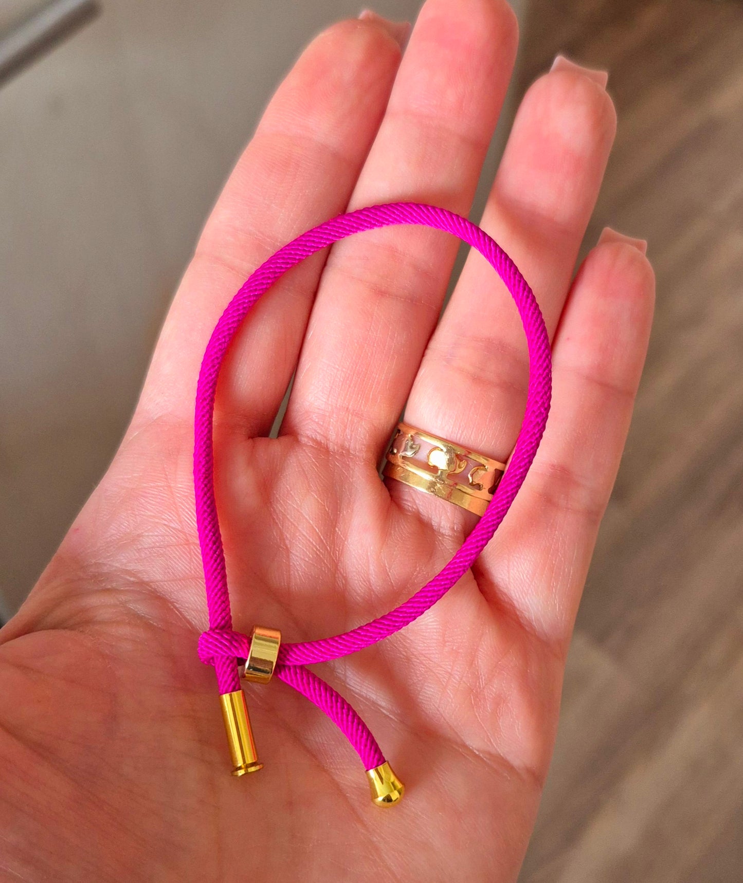 Pulsera cordón fucsia